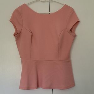 💚5/$20💚 Design Lab Pink Cutout Top